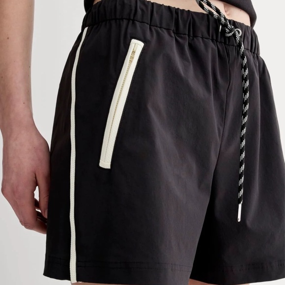 Everlane - THE ANYWHERE BARREL SHORT, Medium Black - Picture 4 of 8